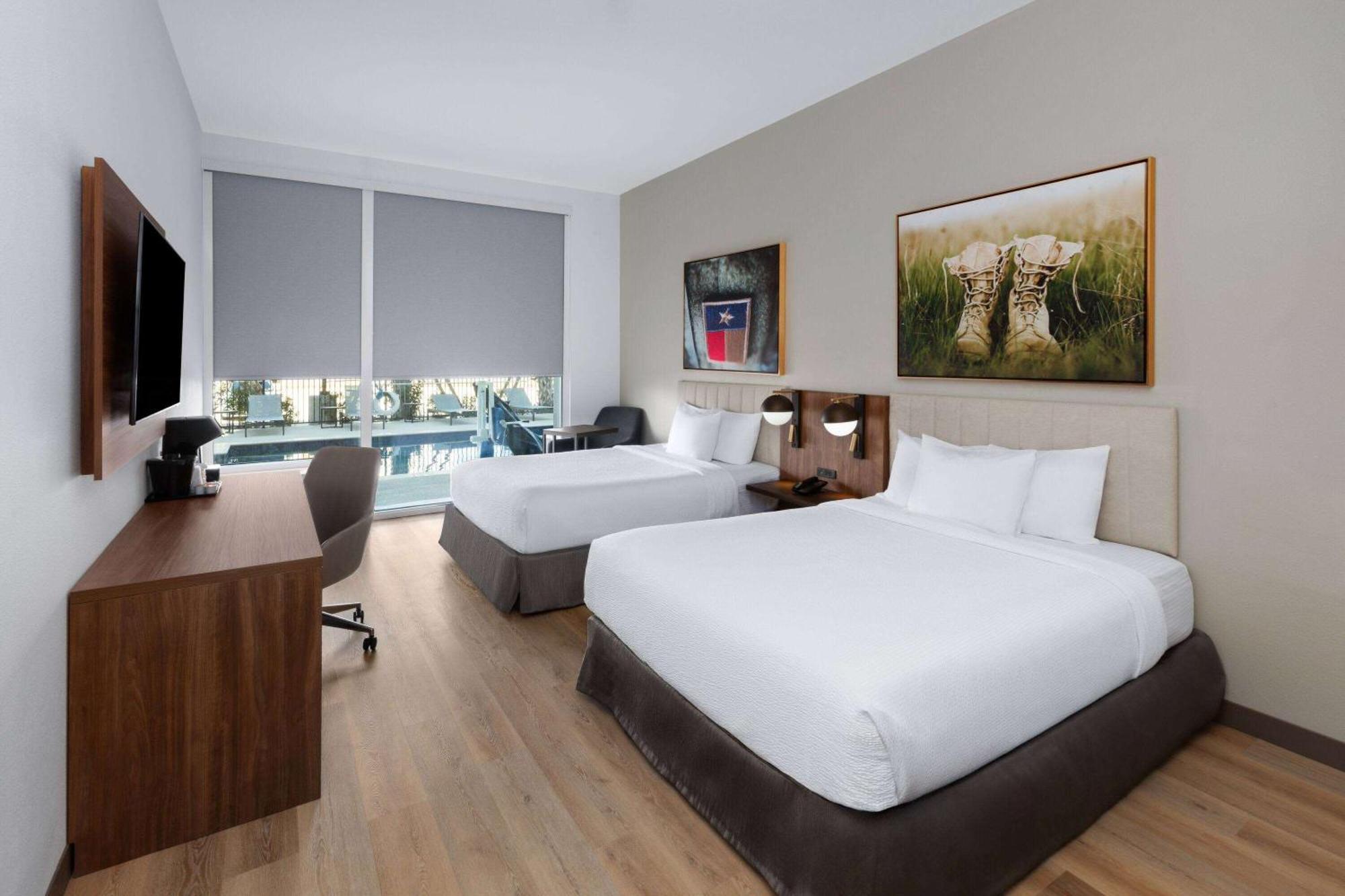 La Quinta Inn & Suites By Wyndham San Antonio At The Rim Экстерьер фото