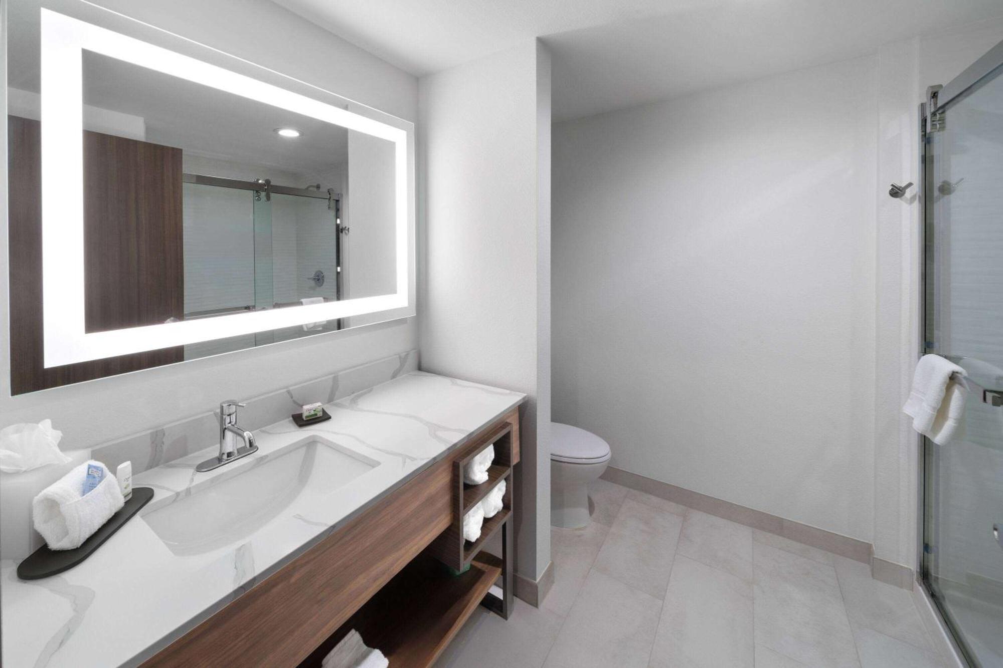 La Quinta Inn & Suites By Wyndham San Antonio At The Rim Экстерьер фото