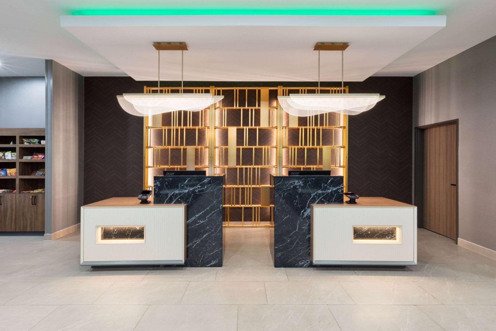 La Quinta Inn & Suites By Wyndham San Antonio At The Rim Экстерьер фото